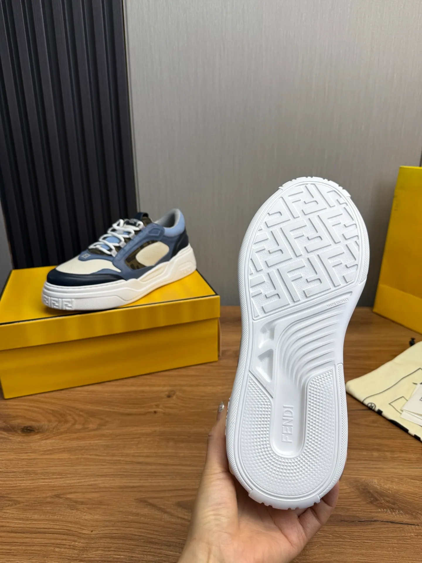 Men's shoes 💰780💰 Fendi (FENDI) men's model official website 1:1 replica ⬆️ The latest hot sale 🔥Original cowhide stitching - Comfortable mesh lining Original outsole ✅Ready stock 38-45 (38.45 non-refundable)